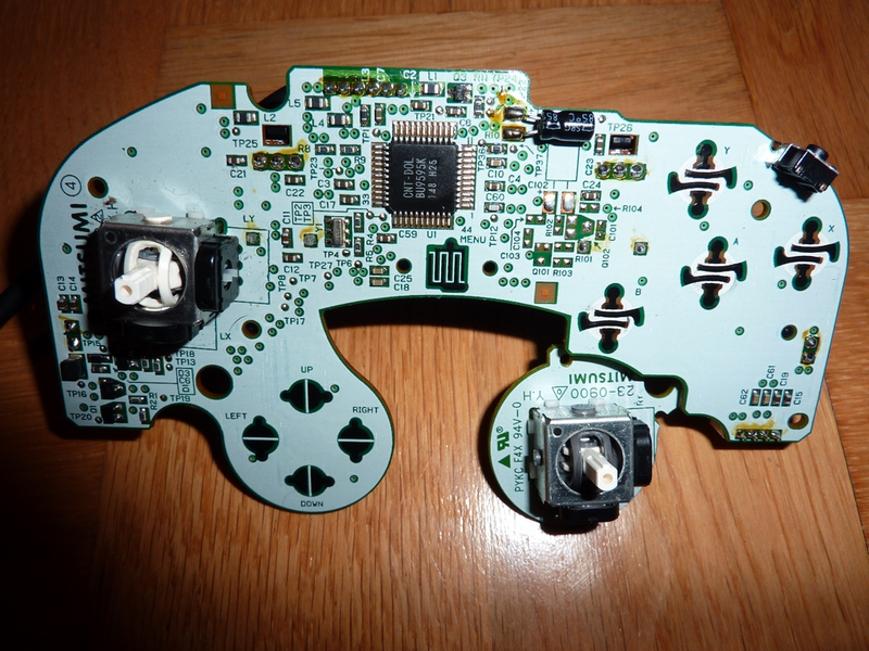 The inside of a GameCube controller (Photo via Smashboards, by Kadano)